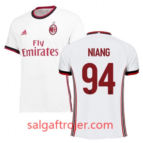 A.C. Milan Fodboldtrøjer NIANG Udebanesæt 2017/18 Kort ærmer A.C. Milan Fodboldtrøjer NIANG Udebanesæt 2017/18 Kort ærmer