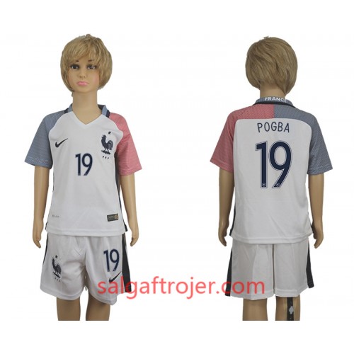 Frankrig Fodboldtrøjer Paul Pogba 19 Børn Udebanesæt 2016 Kort ærmer Frankrig Fodboldtrøjer Paul Pogba 19 Børn Udebanesæt 2016 Kort ærmer