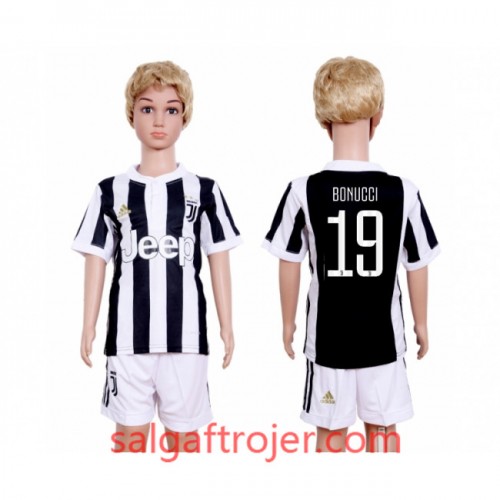 Juventus Fodboldtrøjer Leonardo Bonucci 19 Børn Hjemmebanesæt 2017/18 Kort ærmer Juventus Fodboldtrøjer Leonardo Bonucci 19 Børn Hjemmebanesæt 2017/18 Kort ærmer